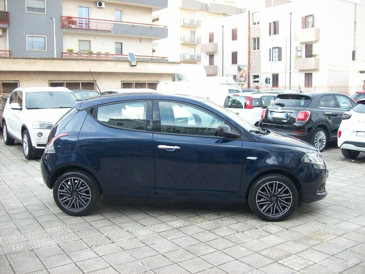 Lancia Ypsilon 1.0 FireFly 5 porte S&S Hybrid Ecochic Gold