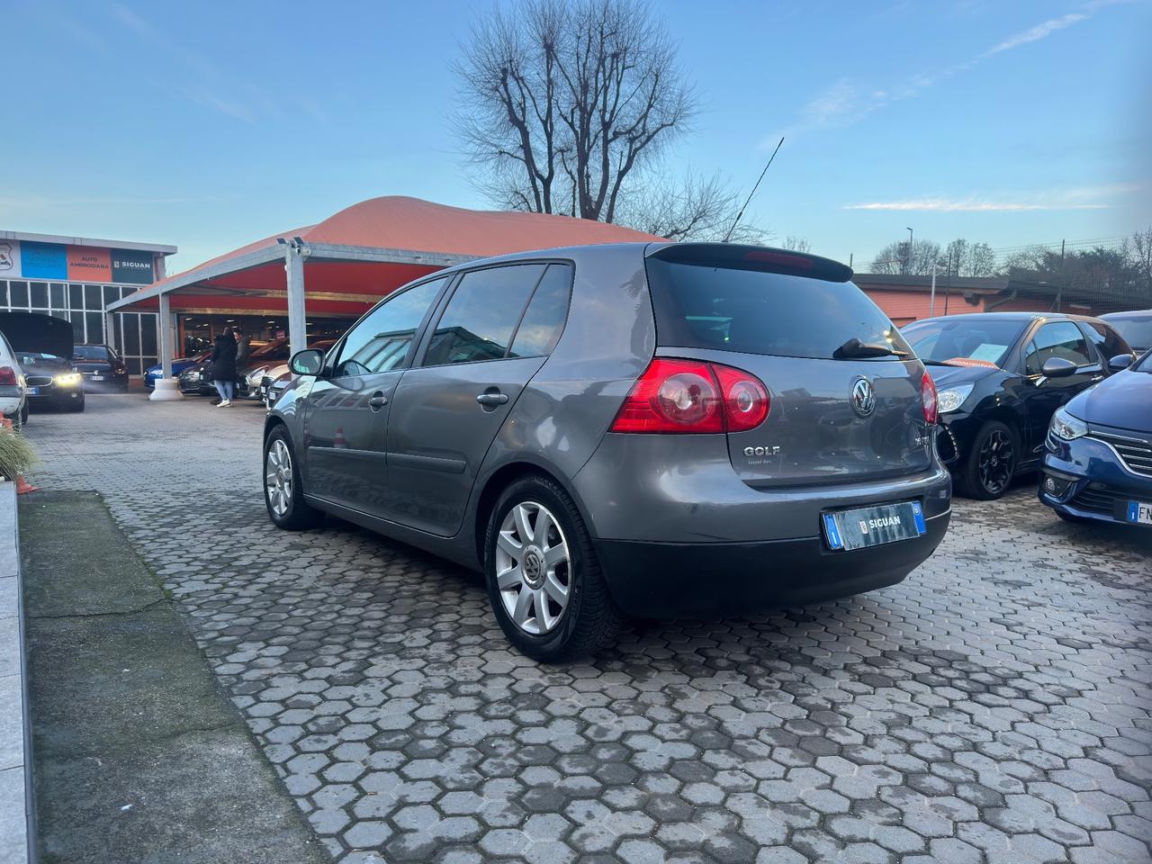 Volkswagen Golf ADATTA A NEOPATENTATI 1.6 16V FSI 5p. Comfortline