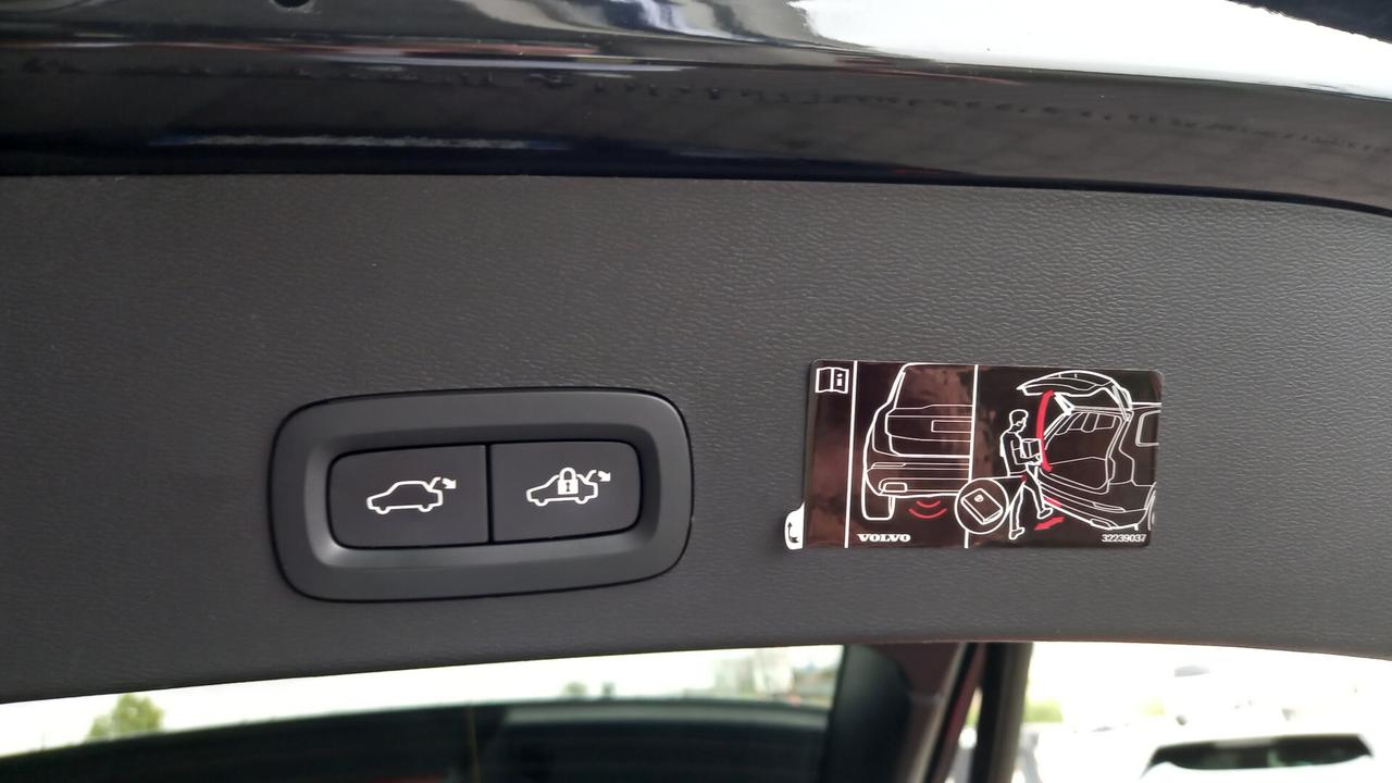 Volvo XC40 T5 Recharge Plug-in Hybrid R-design