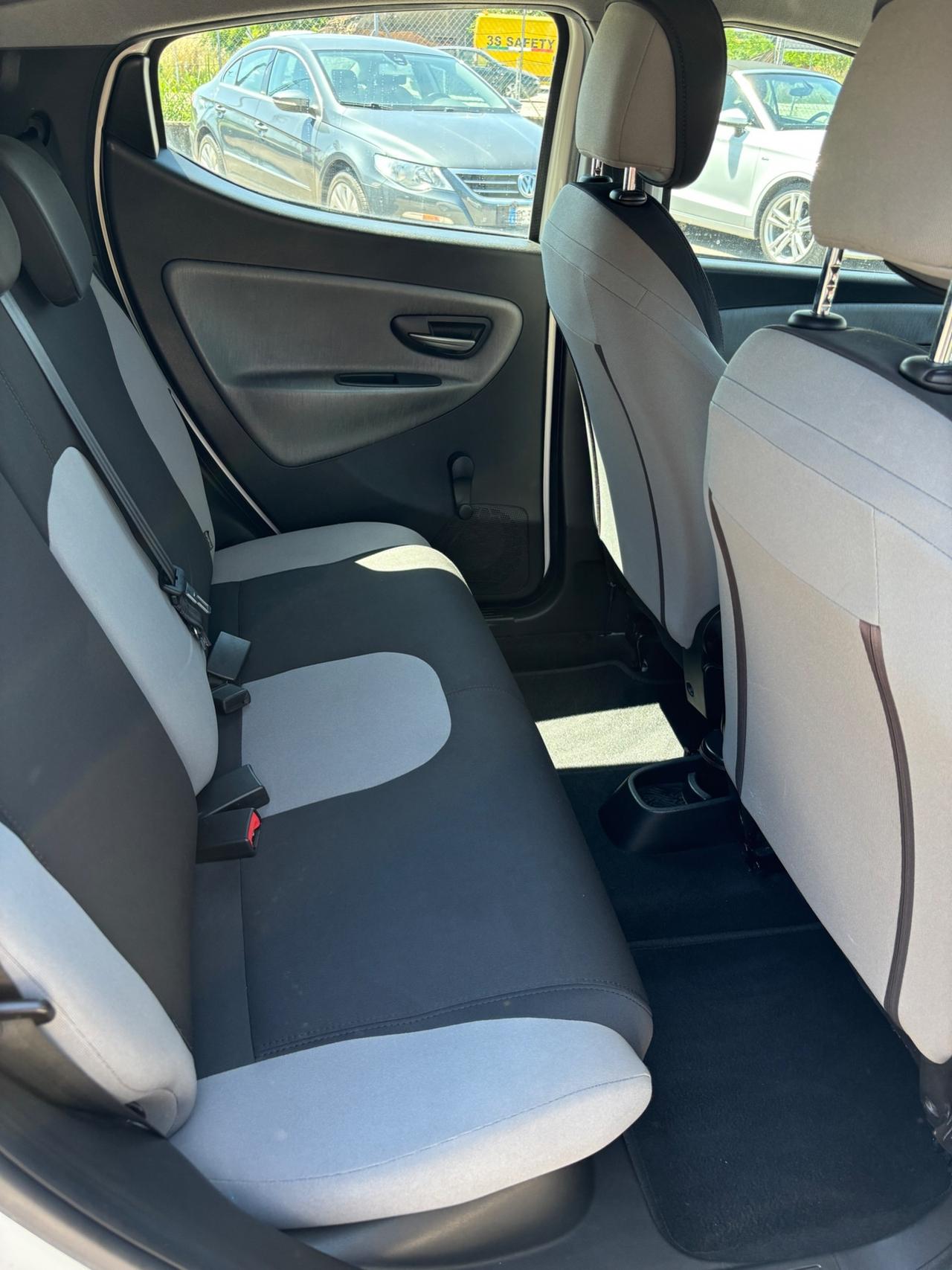 Lancia Ypsilon 1.3 MJT 95CV Silver - 2014