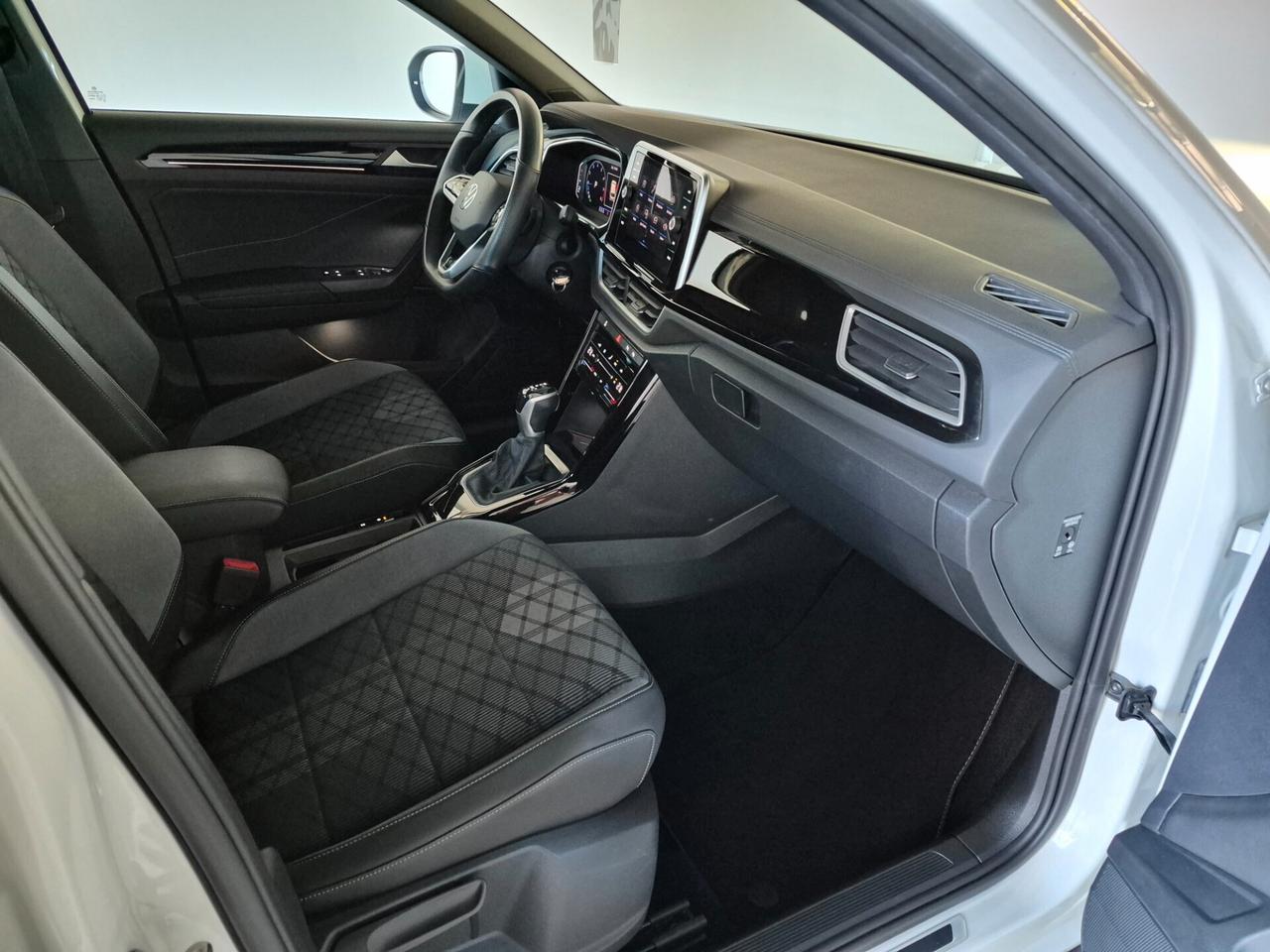 Volkswagen T-Roc 1.5 TSI R-LINE DSG LED APPLE CAR PLAY/ANDROID AUTO RETROCAMERA ACC WIRELESS VETRI PRIVACY AMBIENT LIGHT COCKPIT PRO