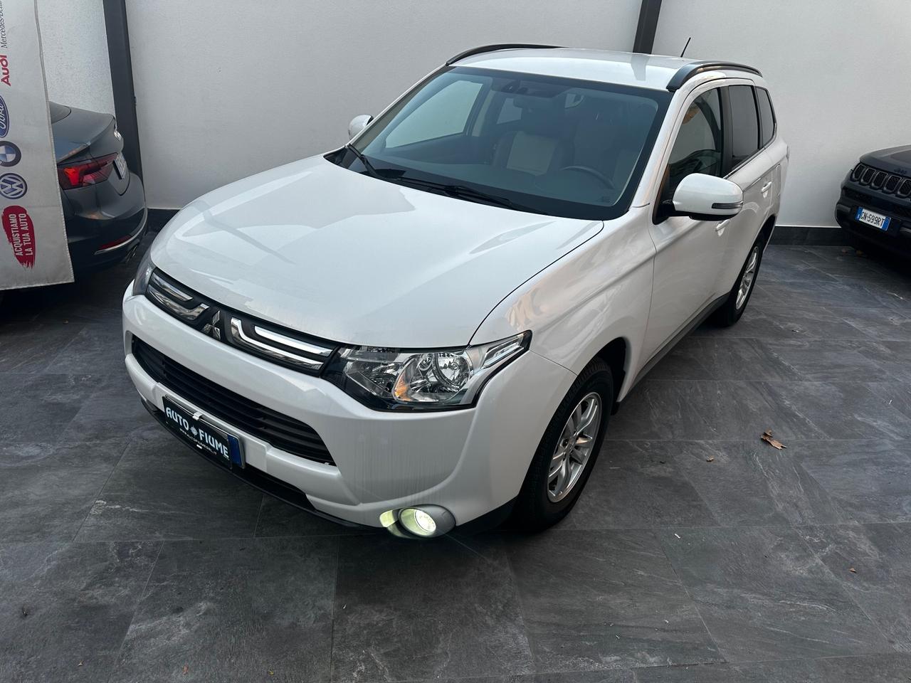 Mitsubishi Outlander 2.2 DI-D 4WD Intense