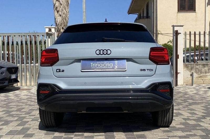 Audi Q2 S Line interno ed esterno 2.0 TDI 150CV s-tronic 35