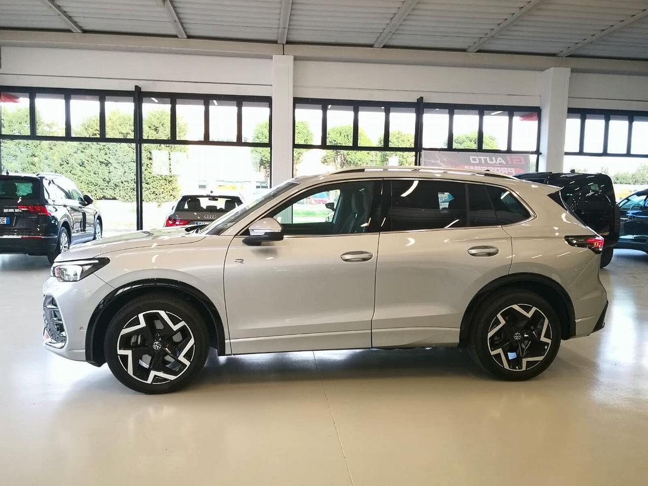 Volkswagen Tiguan 2.0 TDI 150 CV DSG R-Line ***GARANZIA VW***TELECAMERA***
