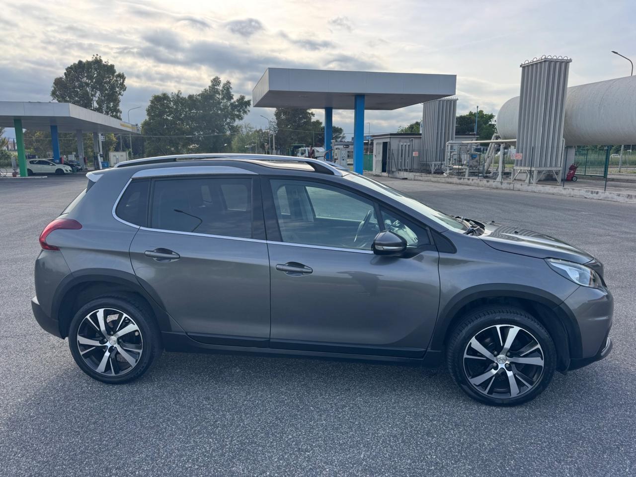 Peugeot 2008 BlueHDi 100 Black Matt