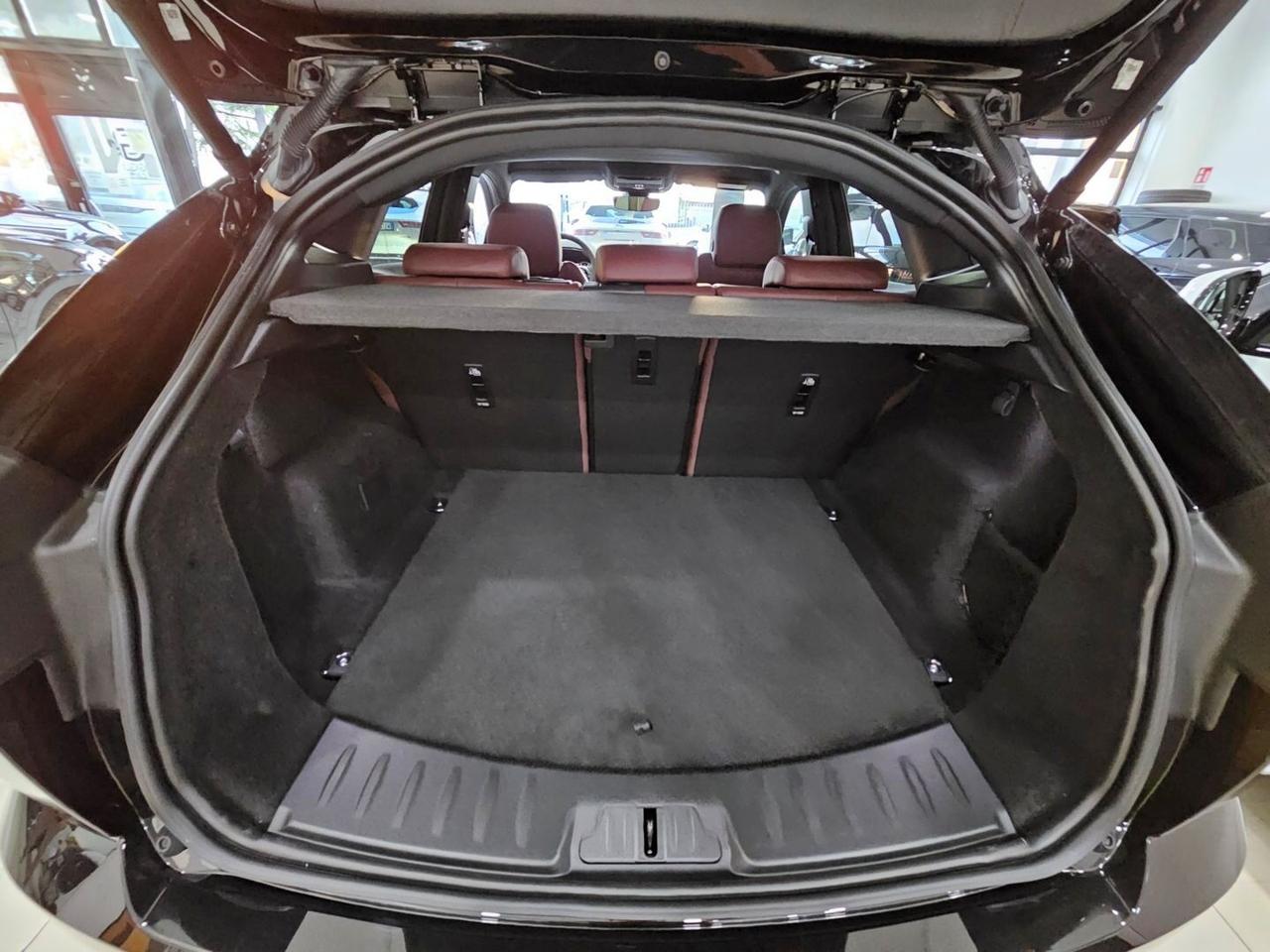 Jaguar E-Pace R-Dynamic SE Navi Camera Tetto C.20" LED BlackPack