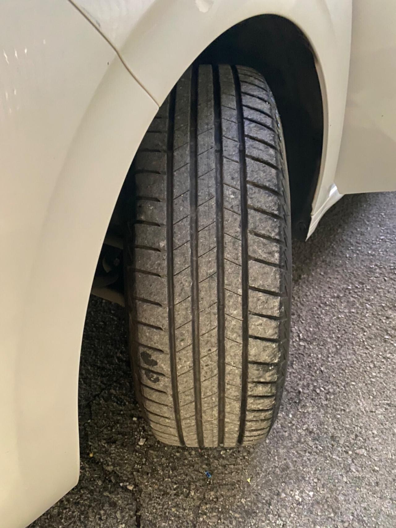 Peugeot 208 1.2 PureTech 82cv 5p. Active - KM ZERO