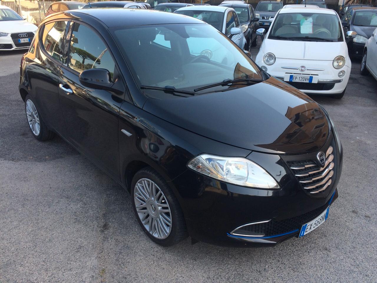 Lancia Ypsilon 0.9 TwinAir 85 CV tagliandata garanzia !!automatica! ideale per neopatentati!