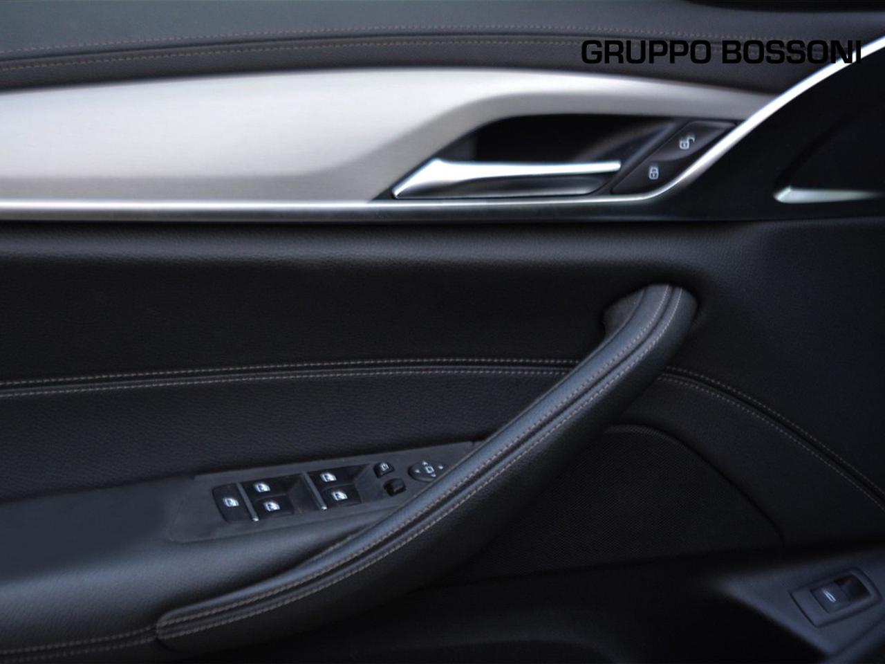 BMW Serie 5 touring 518d mild hybrid 48v luxury steptronic