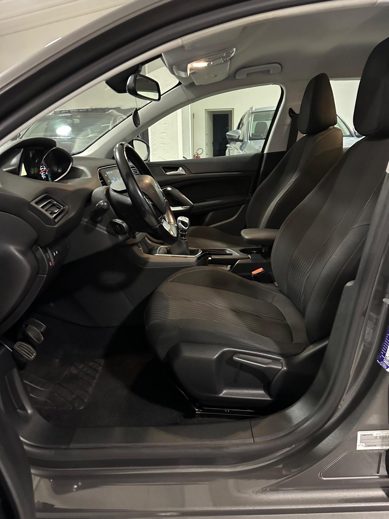 Peugeot 308 BlueHDi 120 S&S SW Allure