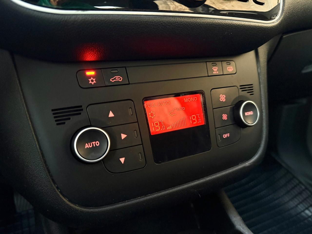 Fiat Punto LOUNGE/1.3 MJT 75 CV/SOLO 129000 KM