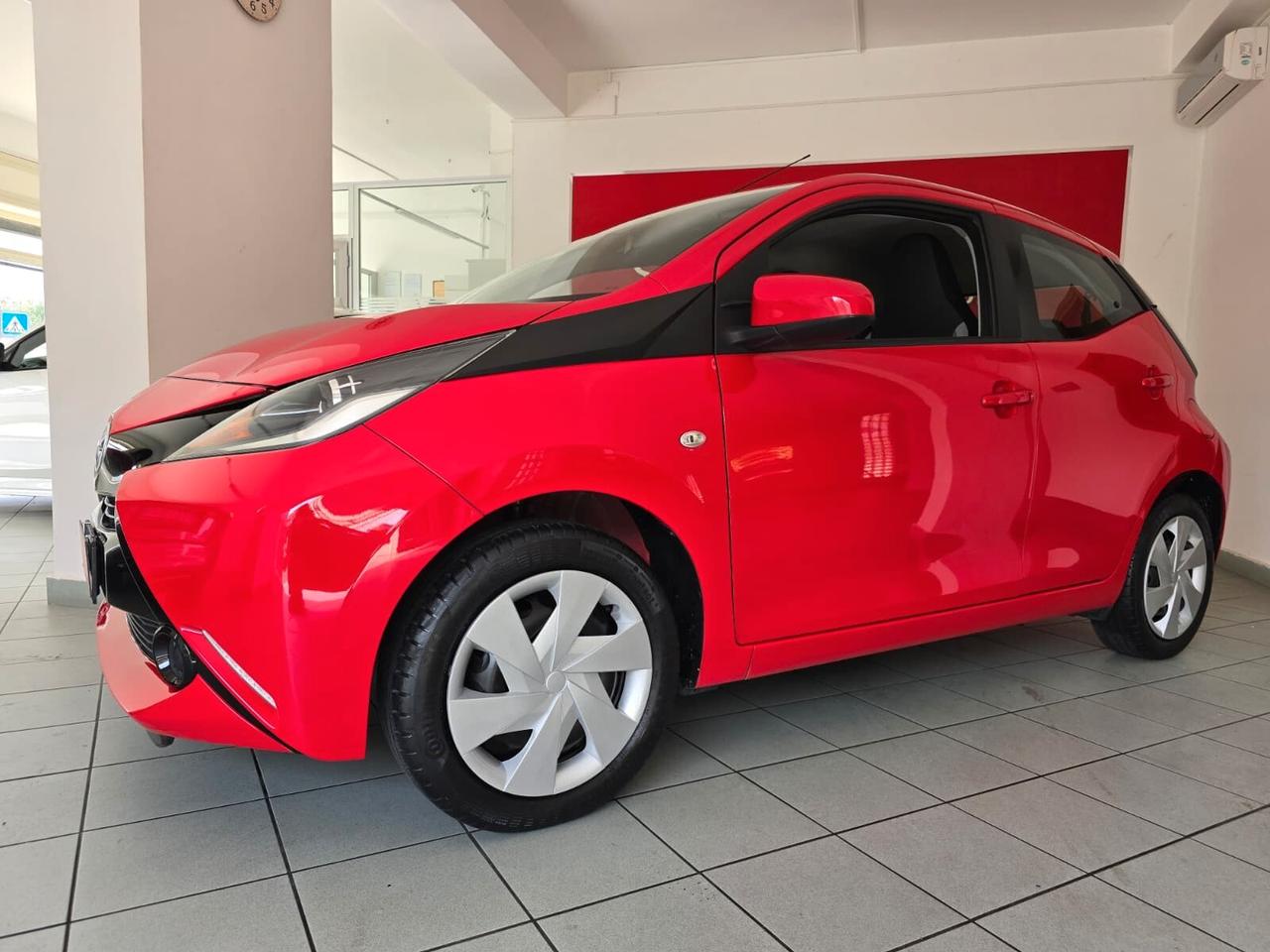 Toyota Aygo 1.0 VVT-i 69 CV 5 porte x-play