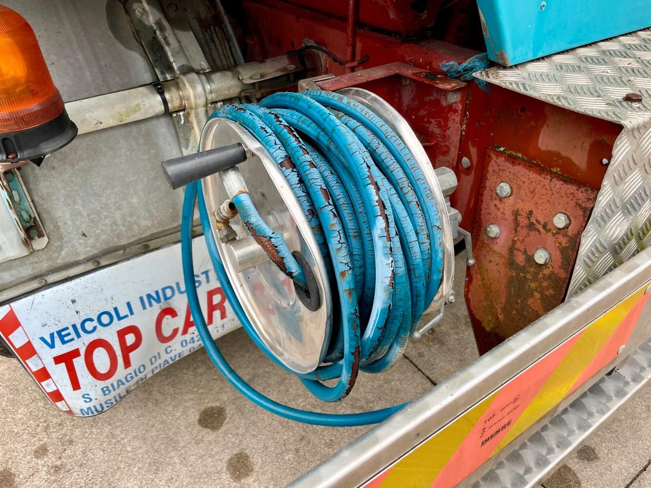 MERCEDES-BENZ 25-34 SK 6X2 LAVASTRADE CON CISTERNA IN ACCIAIO