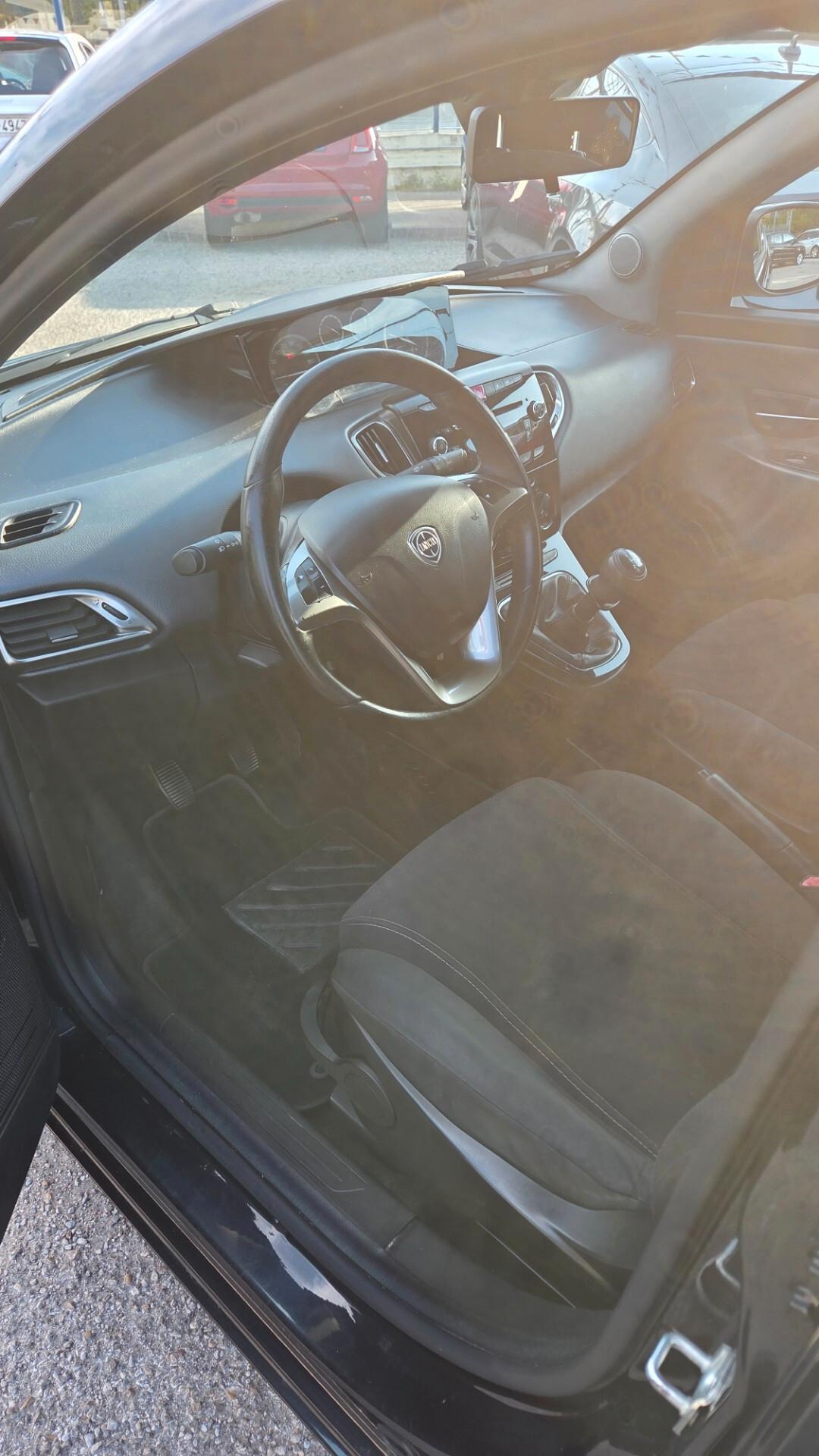 Lancia Ypsilon 1.2 69 CV 5 porte GPL Ecochic Platinum