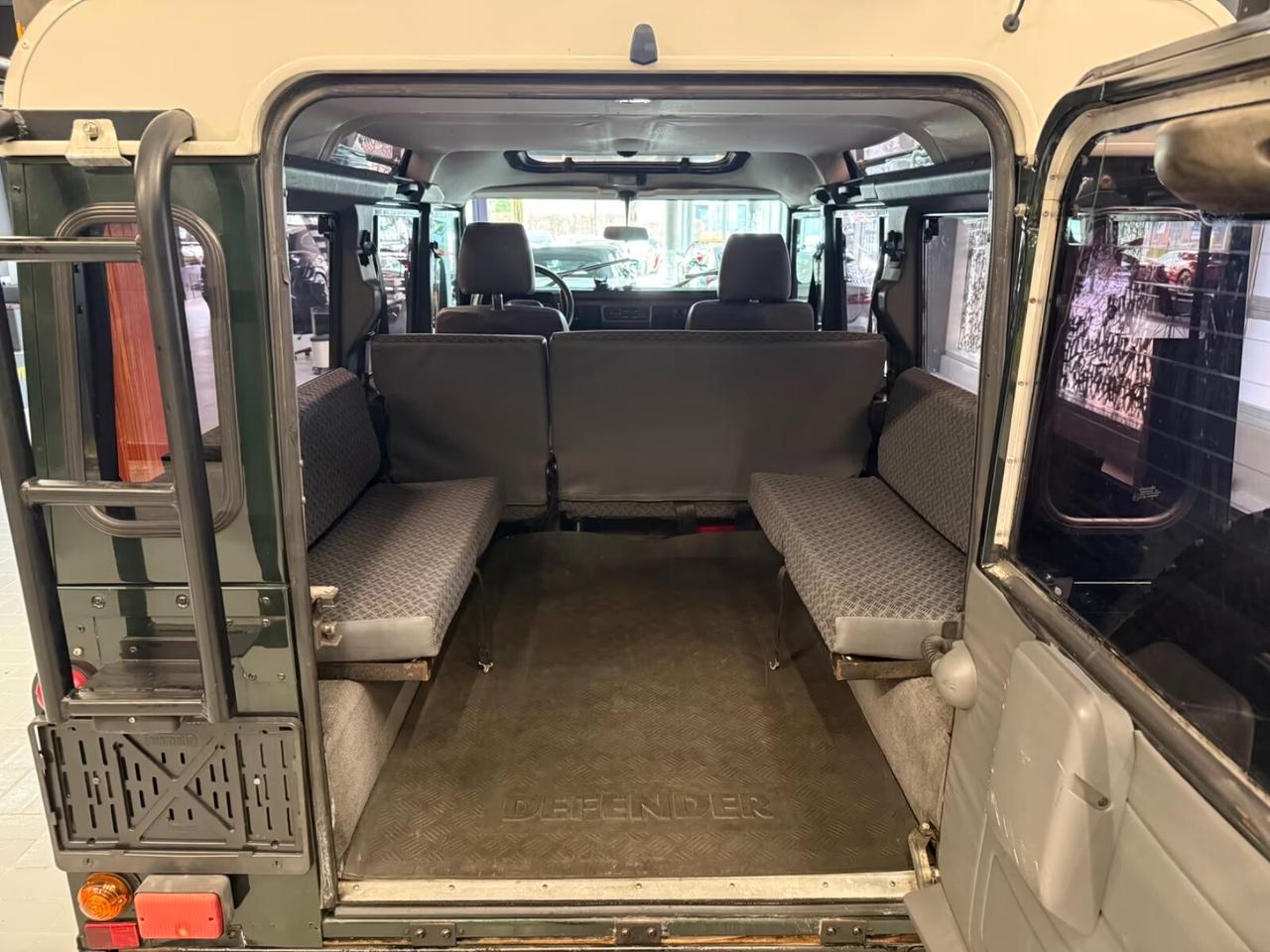 Land Rover Defender 110 2.5 Td5 Station Wagon 9 POSTI