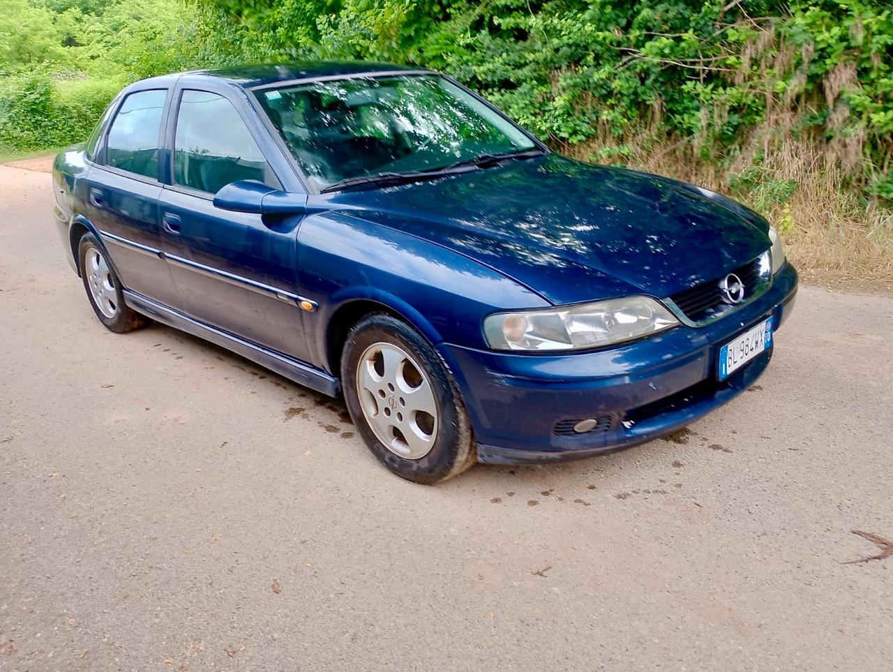 Opel Vectra 1.6i 16V cat 4 porte Edition 2000