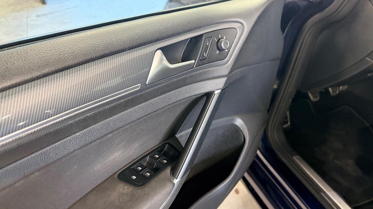 Volkswagen Golf 1.0 TSI 115 CV 5p. Sport R LINE