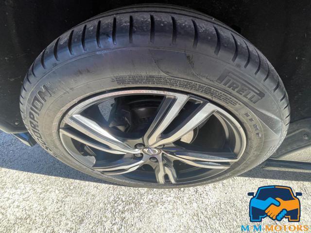 VOLVO XC60 D4 AWD doppio treno di gomme