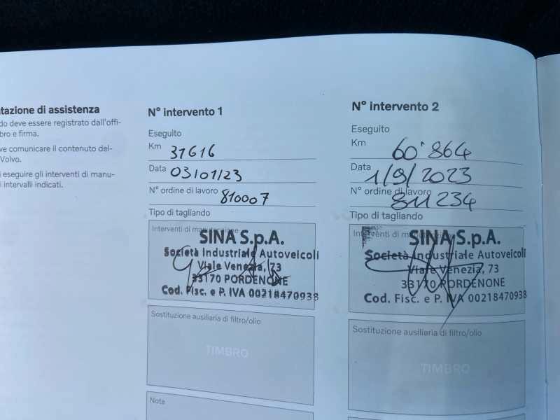 VOLVO XC60 2.0 b4 Momentum Pro AwD AuTo
