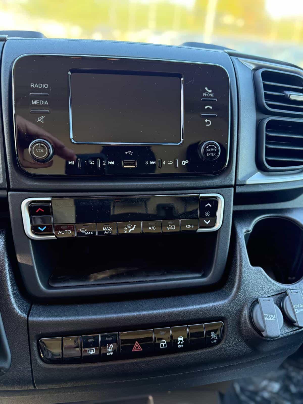 0450 NOLEGGIO FURGONE NUOVO TOYOTA PASSO MEDIO