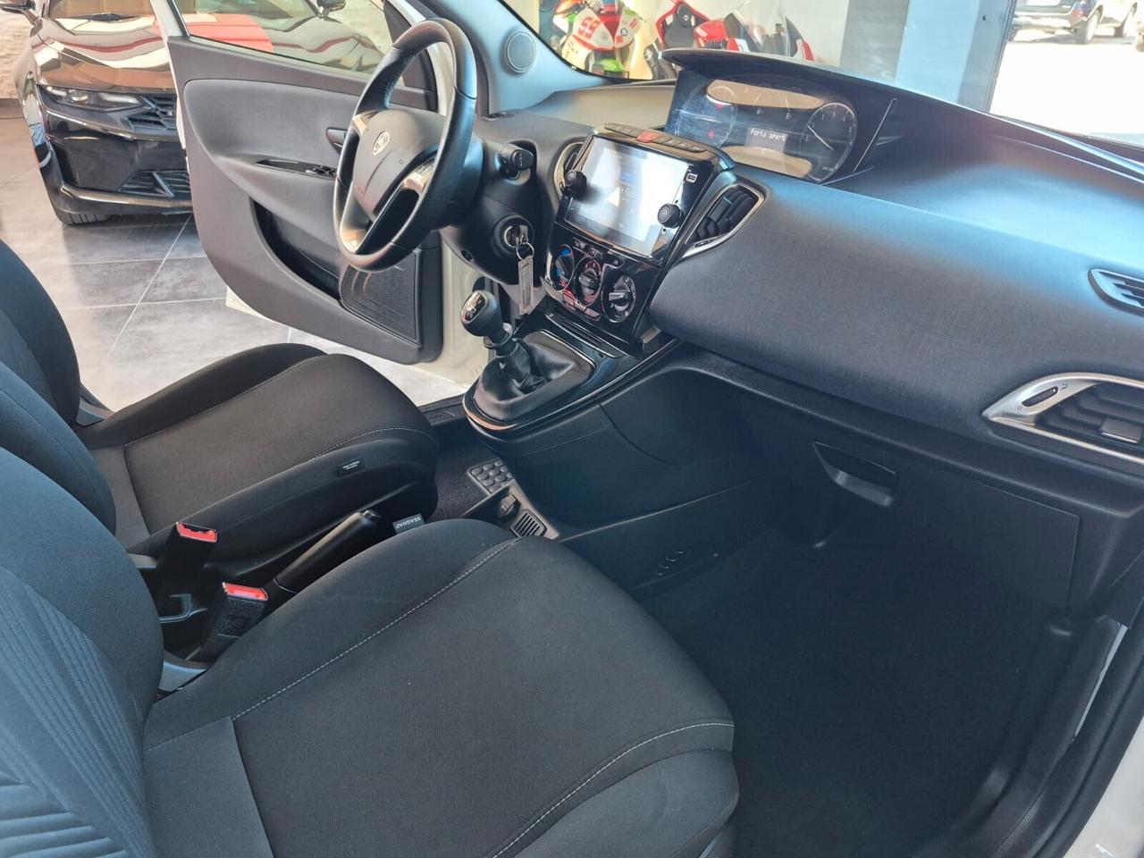 Lancia Ypsilon 1.0 FireFly 5p Hybrid Gold