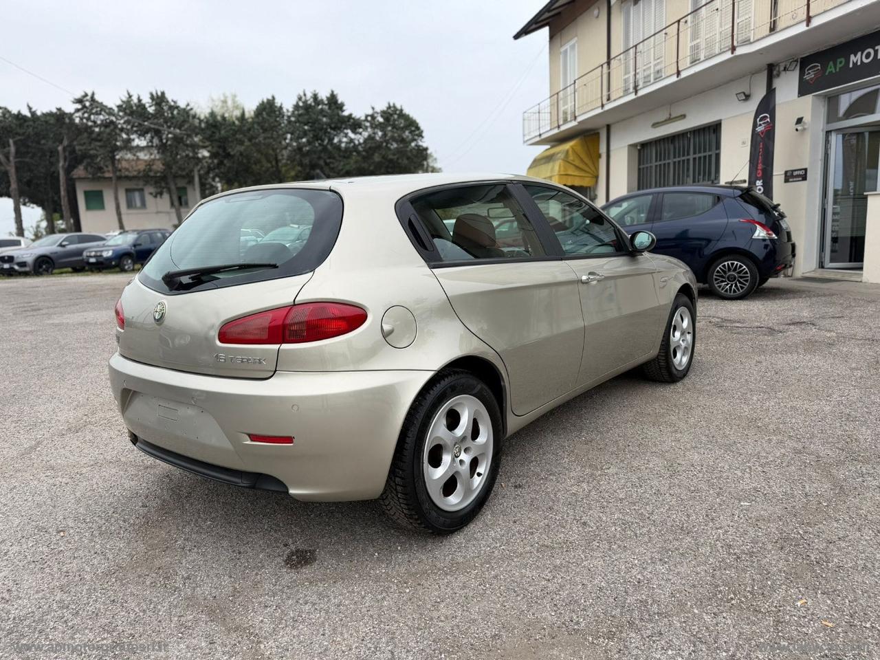 ALFA ROMEO 147 1.6 TS 105CV 5p. Distinctive