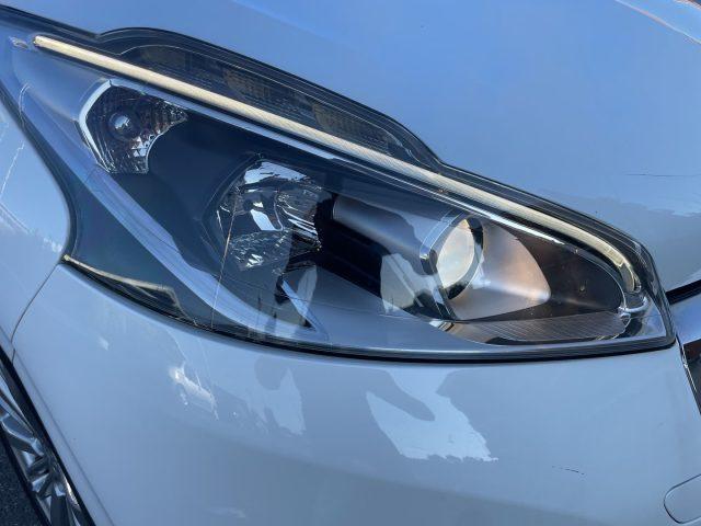 PEUGEOT 208 1.2 BENZ 82 CV 5 porte Allure OK NEOPATENTATI