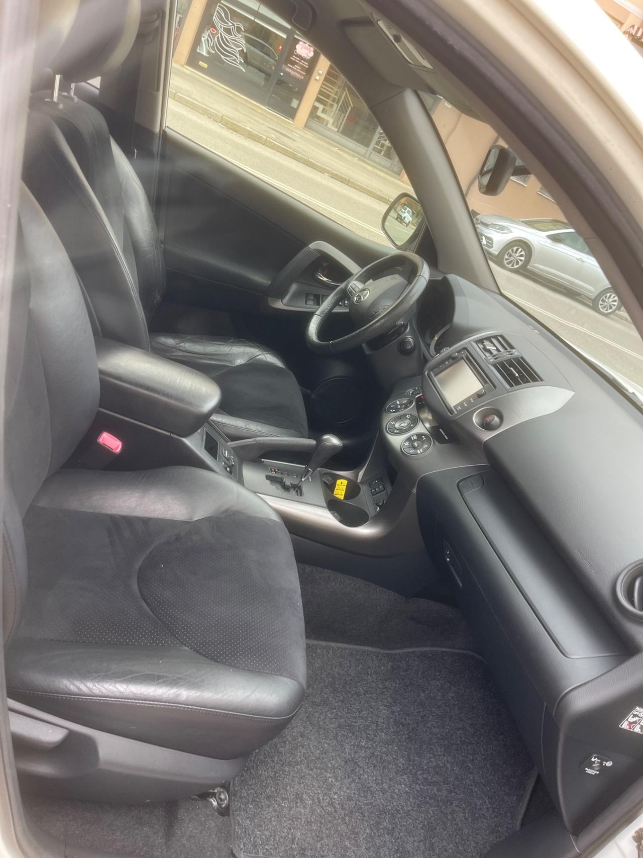 Toyota RAV 4 RAV4 2.2 D-CAT A/T 4WD Lounge