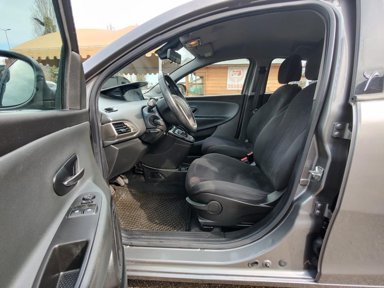 Lancia Ypsilon 1.2 69 CV 5 porte GPL Ecochic Silver, OK NEOPATENTATI, GARANZIA L.12 MESI