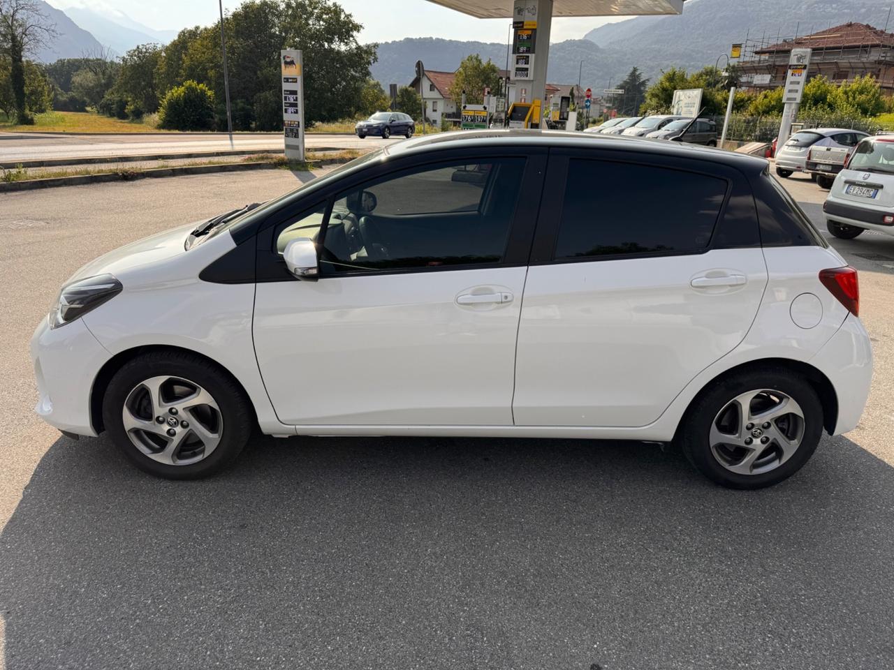 Toyota Yaris 1.5 Hybrid 73 CV 5p Business AUTOMATICA NAVI NEO PATENTATI GARANZIA PERFETTA