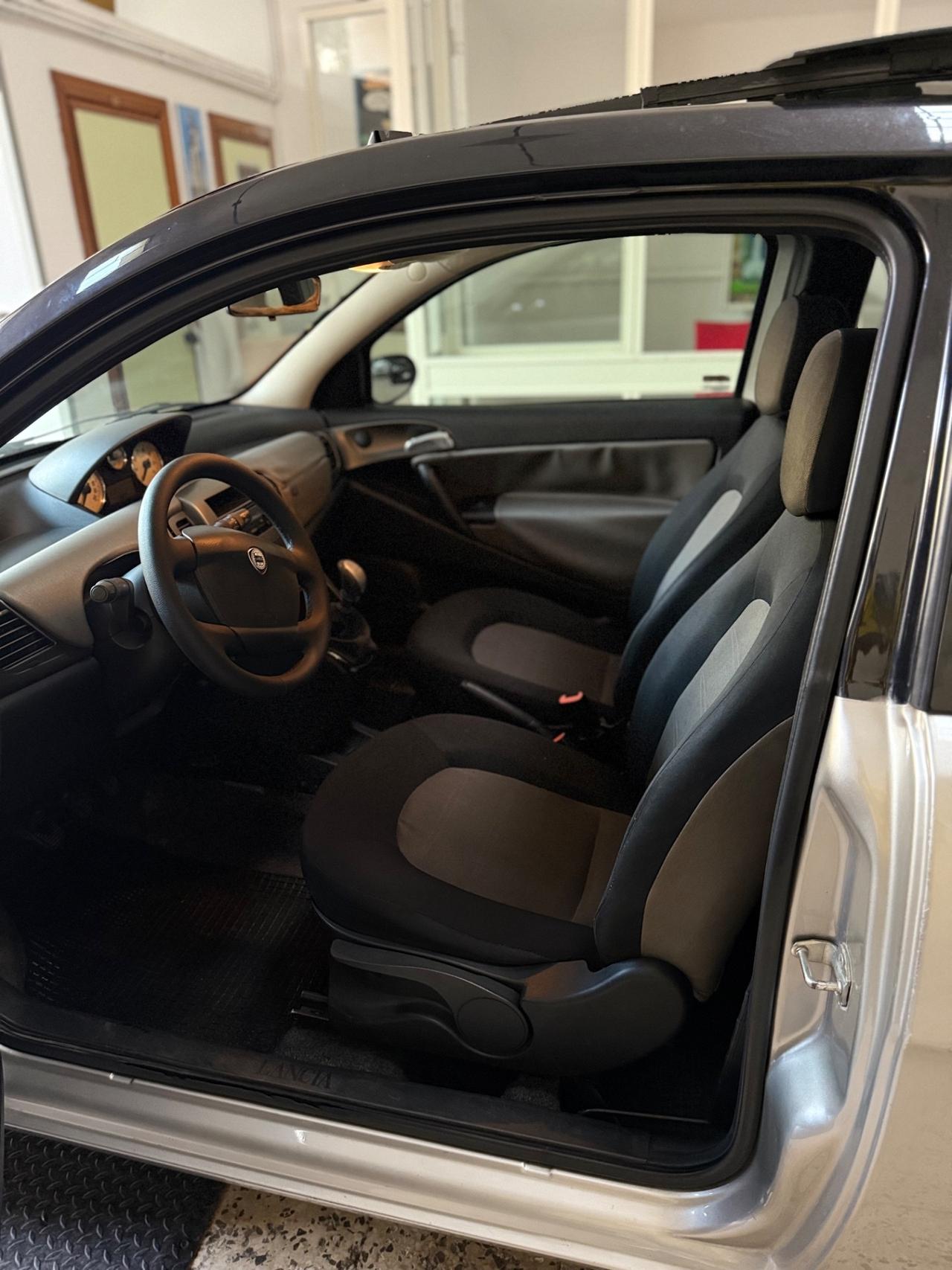 Lancia Ypsilon 1.4 16V Platino