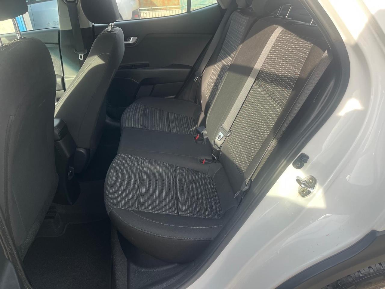 Kia Stonic -1.4MPI-gpl style design pack-2019