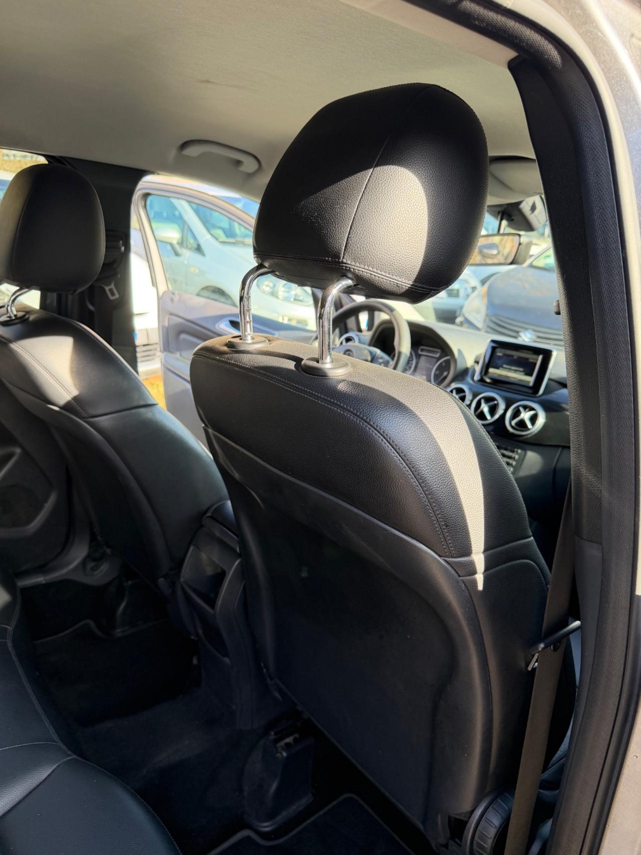 Mercedes-benz B 180 CDI FULLOPT KMCERT RETROCAM