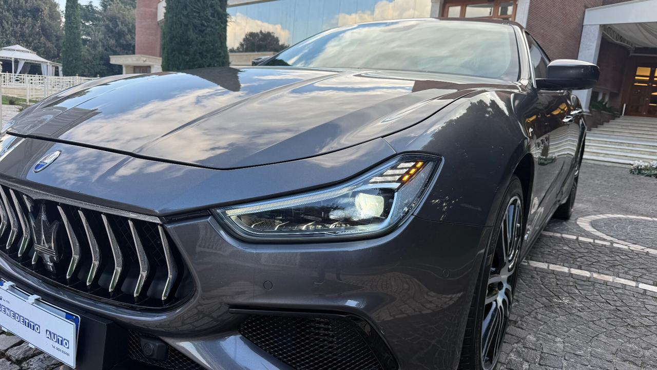 Maserati Ghibli V6 Diesel Gransport TETTO