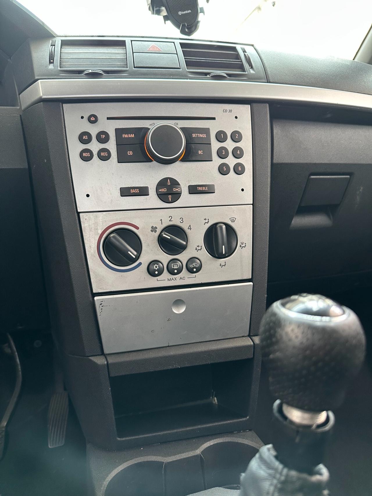 Opel Meriva 1.4 Benz (Euro 4), spaziosa e ben funzionante