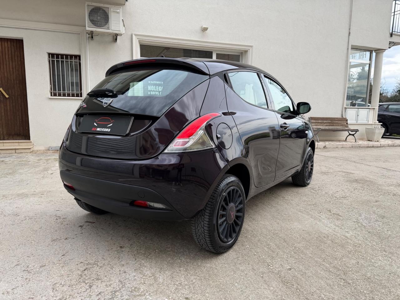 Lancia Ypsilon 0.9 TwinAir 85 CV 5 porte Metano Ecochic Elefantino