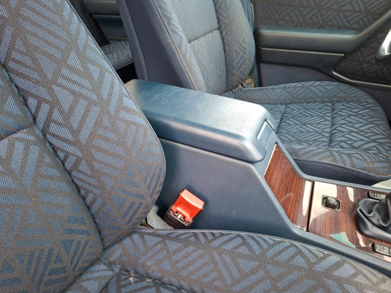 Mercedes-benz C 200 Elegance *UNICO PROPRIETARIO*