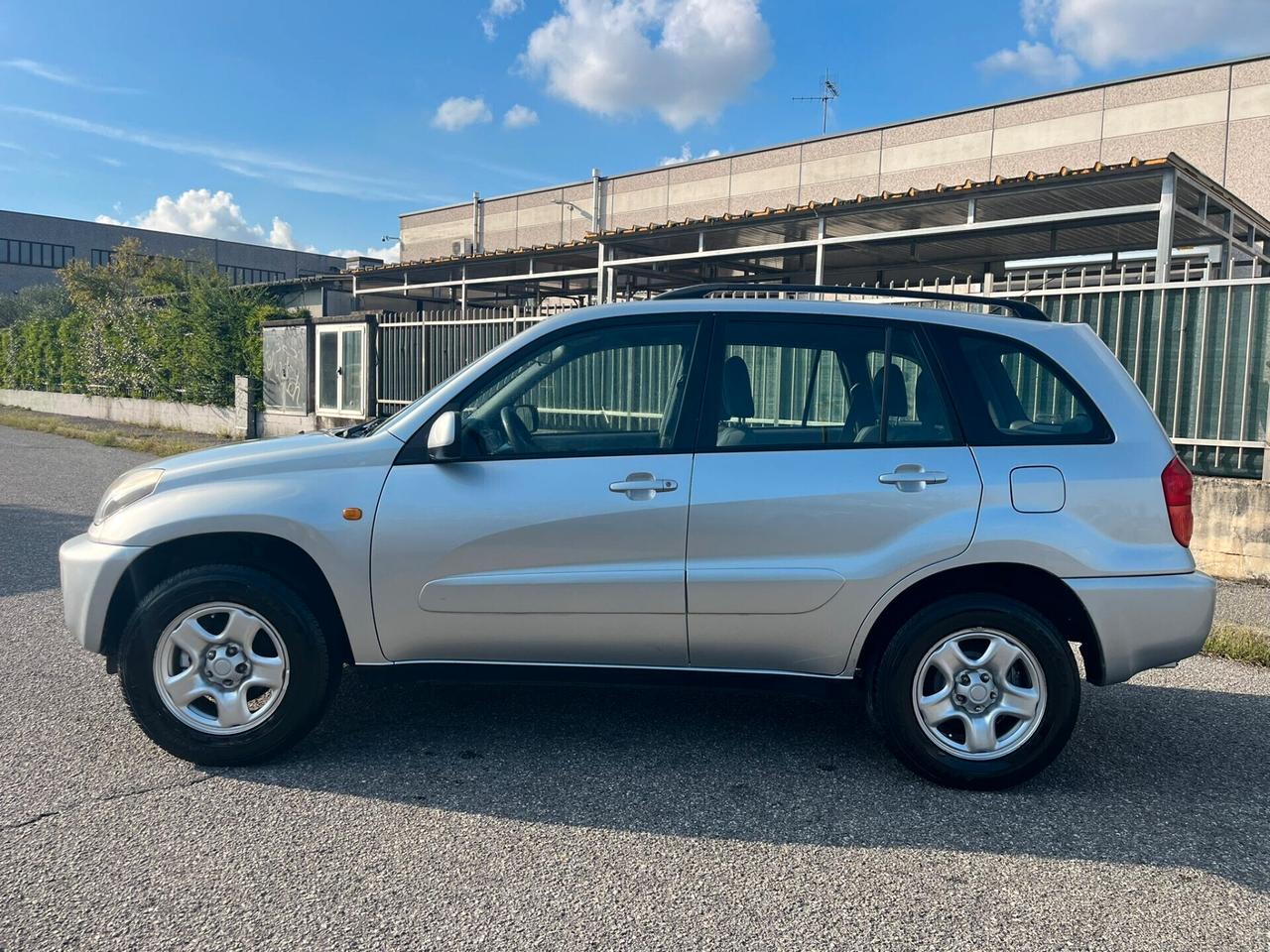 Toyota RAV 4 2.0 16V BENZ 5 porte Sol