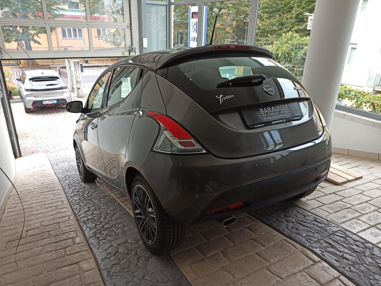 Lancia Ypsilon 1.0 FireFly 5 porte S&S Hybrid Silver