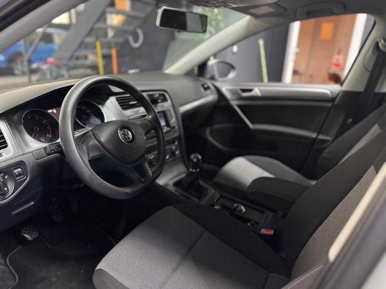 Vendesi Volkswagen Golf 1.2 TSI 85 CV – 2015