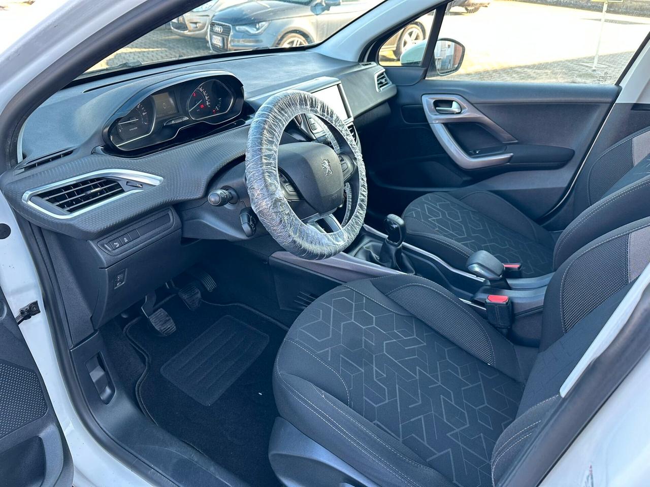 Peugeot 2008 PureTech 82 Allure PROMO FIN. 5300€