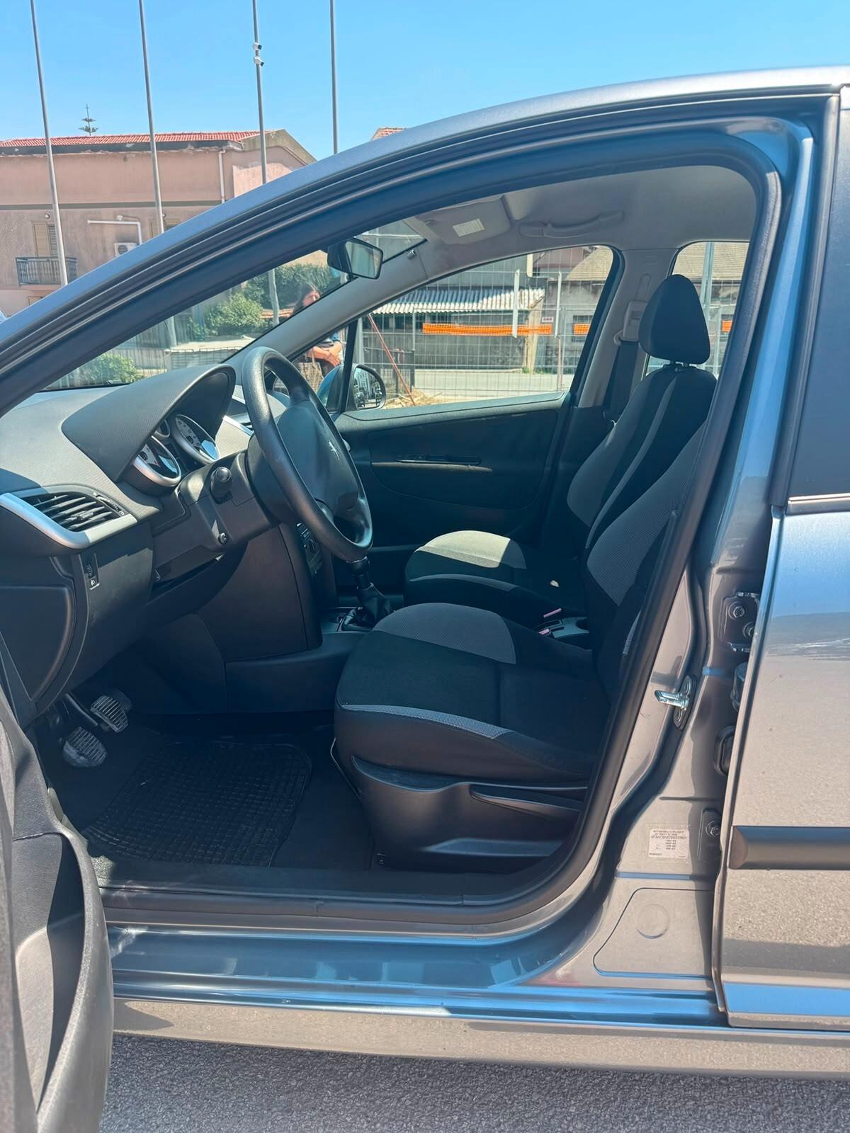Peugeot 207 1.4 DIESEL XNEOPATENTI 99.000 KM