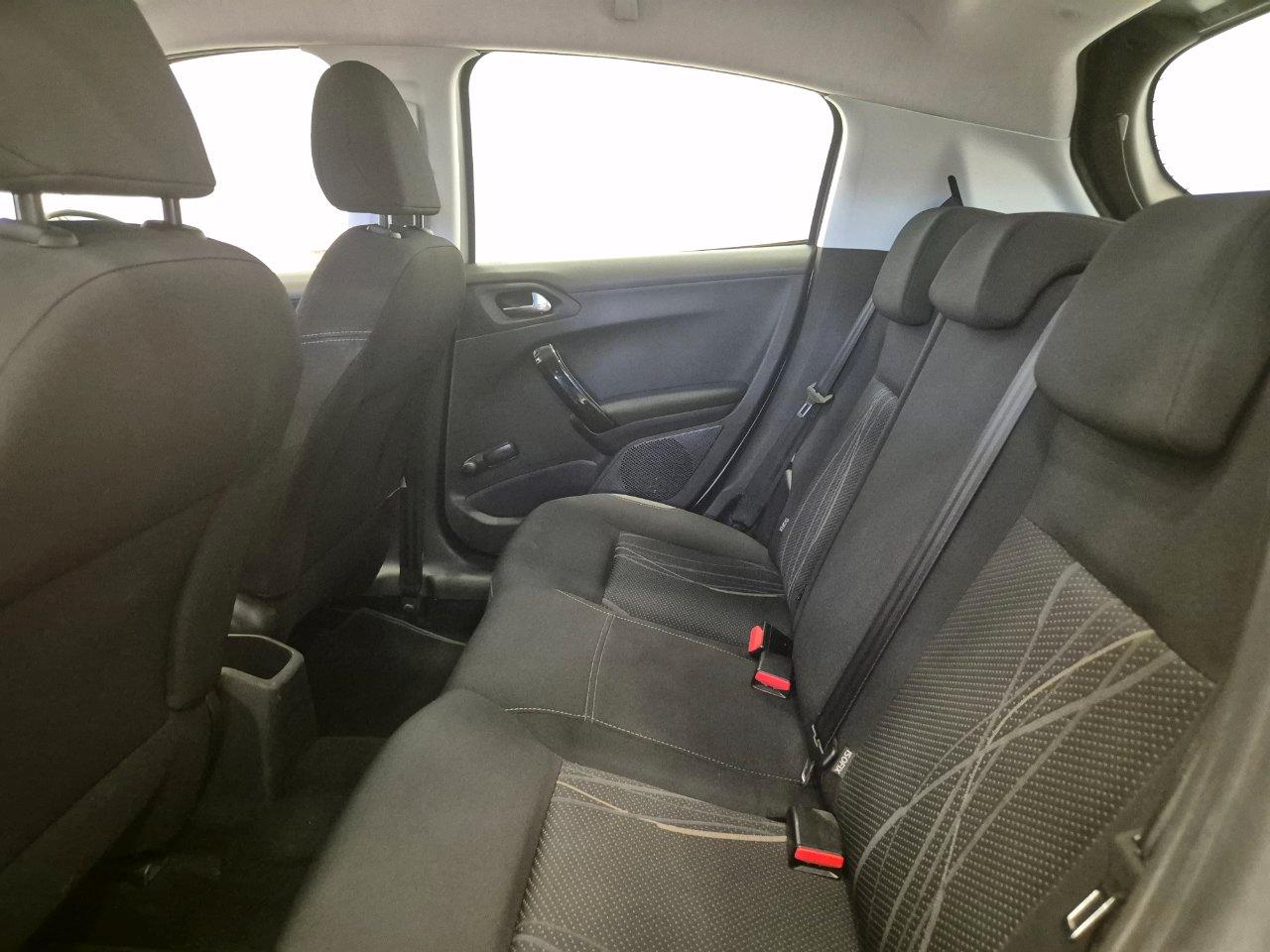 Peugeot 208 5p 1.2 puretech Active - NEOPATENTATI - Bluetooth - Clima