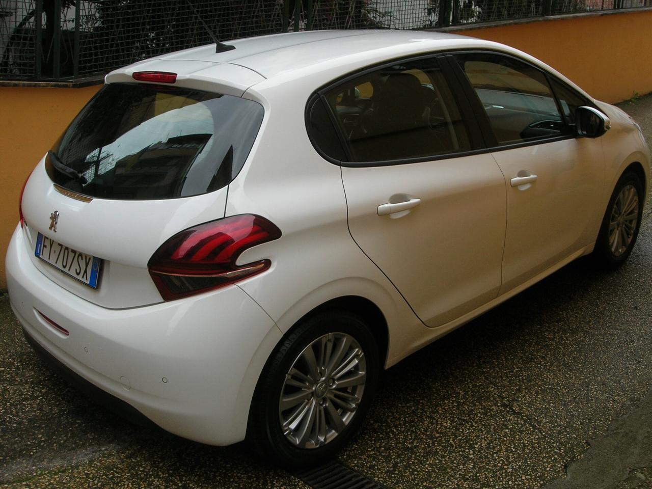Peugeot 208 PureTech 82 5 porte Allure