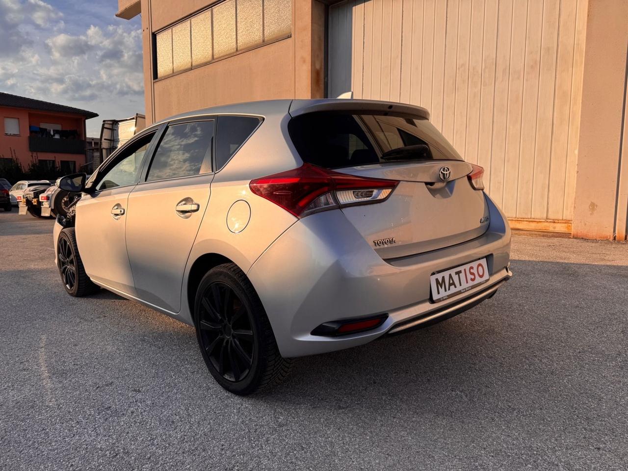 Toyota Auris 1.6 D-4D Lounge AUTO INCIDENTATA