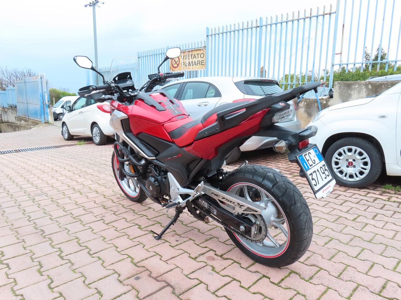 Honda NC 750X FULL 15.000 KM PARI AL NUOVO