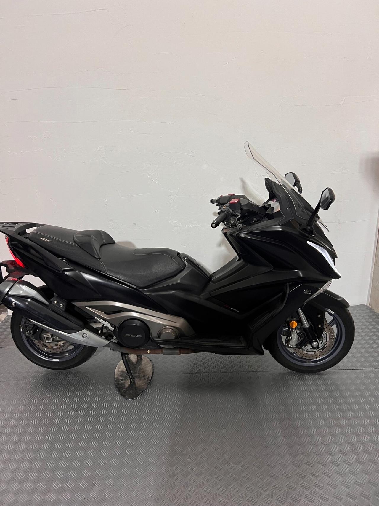 Kymco AK 550