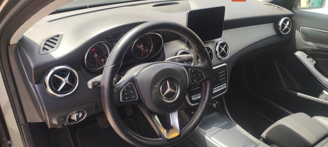 Mercedes-benz GLA 220 Automatic 4Matic Premium