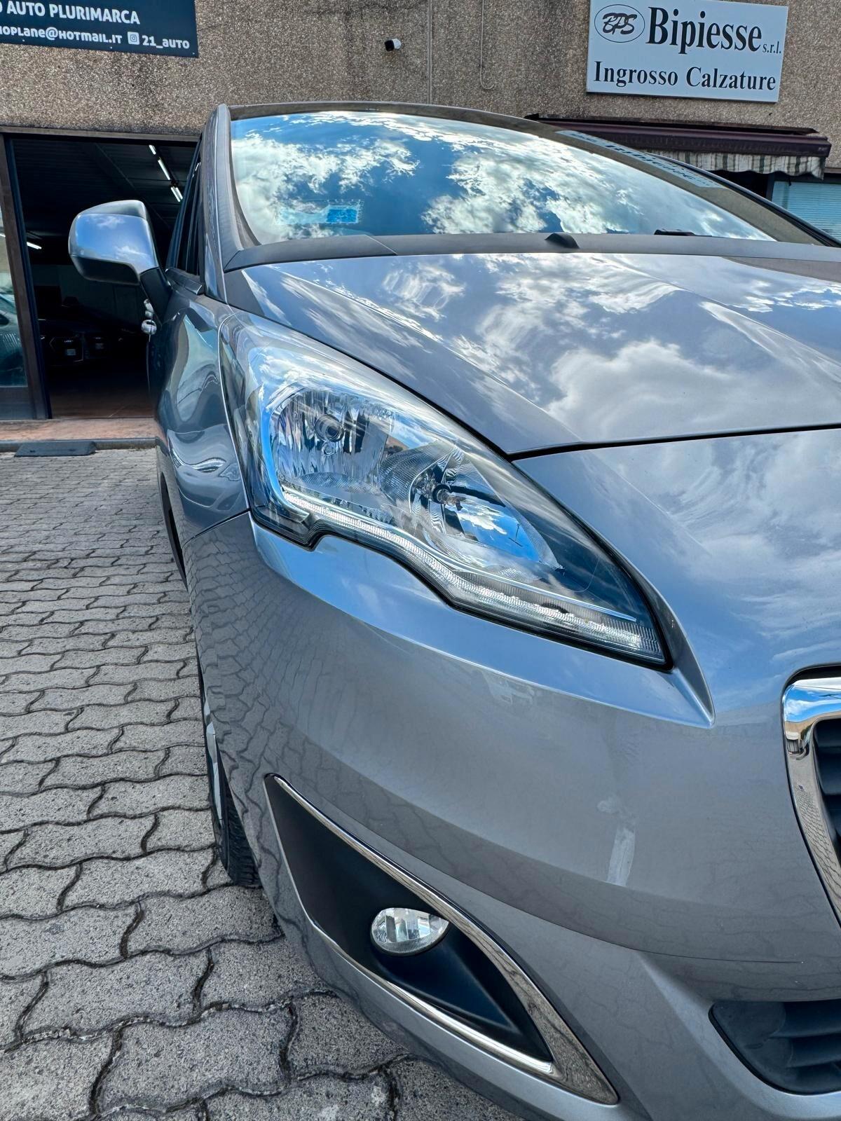 Peugeot 5008 1.6 HDi 115CV Allure