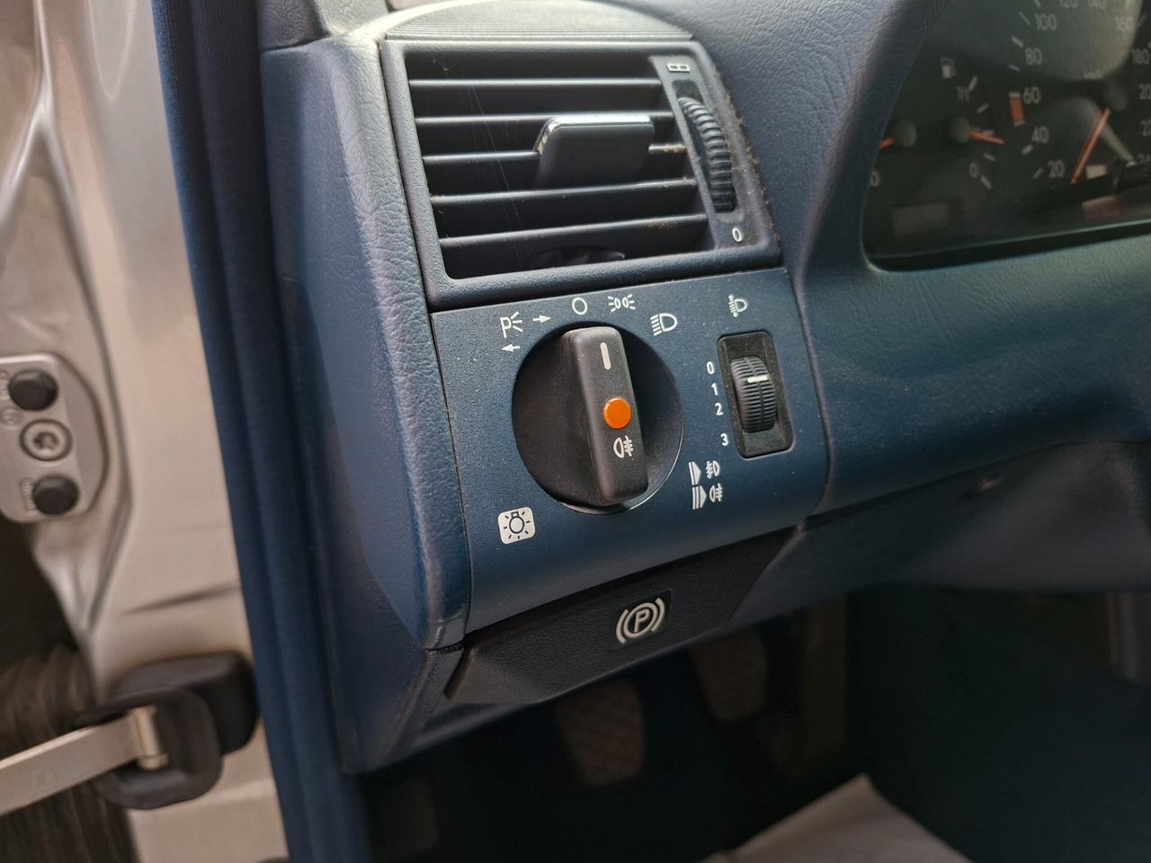 Mercedes-benz C 200 Elegance *UNICO PROPRIETARIO*